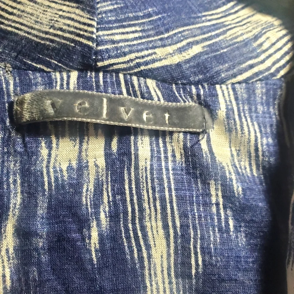 VELVET Blue & White Ikat-Style Patterned Print V-neck Line Cinched Waist Medium